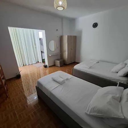 Nardi Guesthouse Ksamil Exterior photo